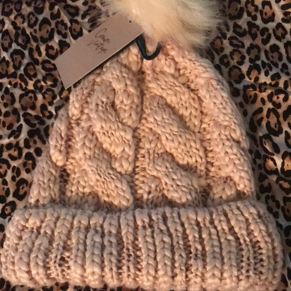 Crown Vintage Other - Offers Welcomed!! Women’s toboggan with a faux fur top NWT!!!